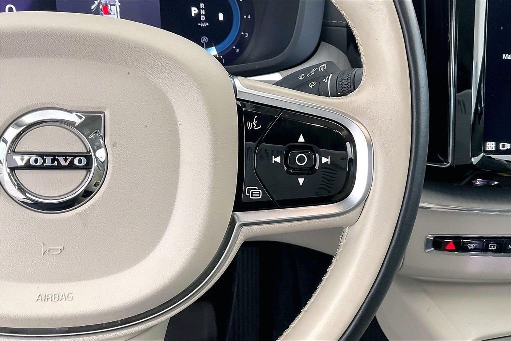 Certified 2023 Volvo XC60 B5 Ultimate w/ Climate Package image 28