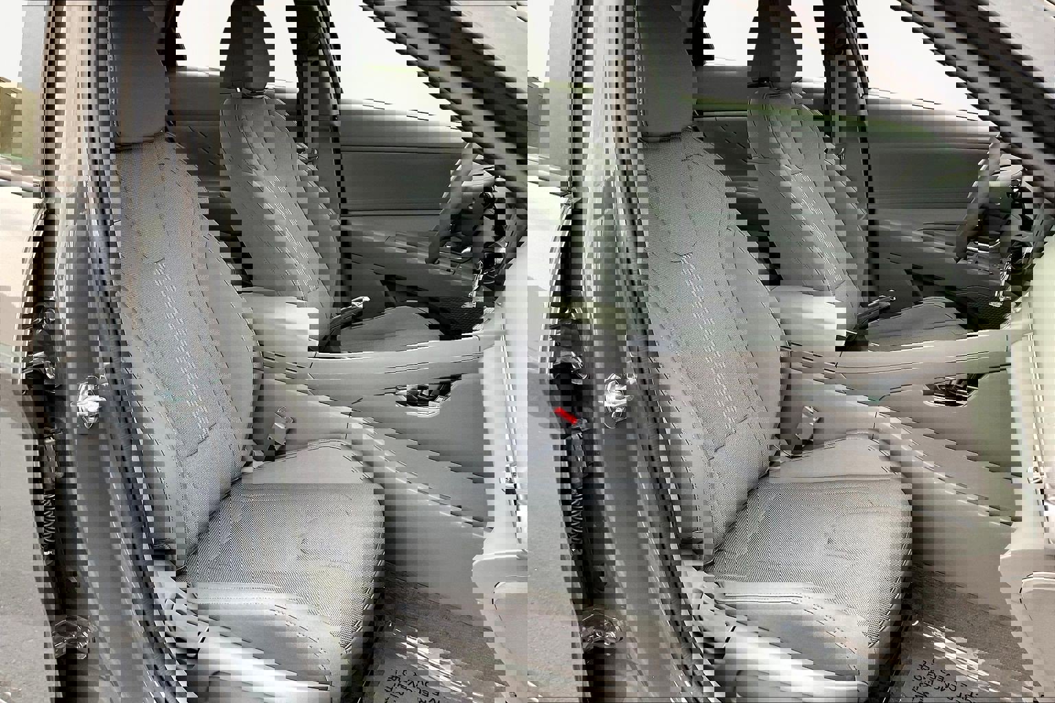 Certified 2025 Hyundai Elantra SE image 28