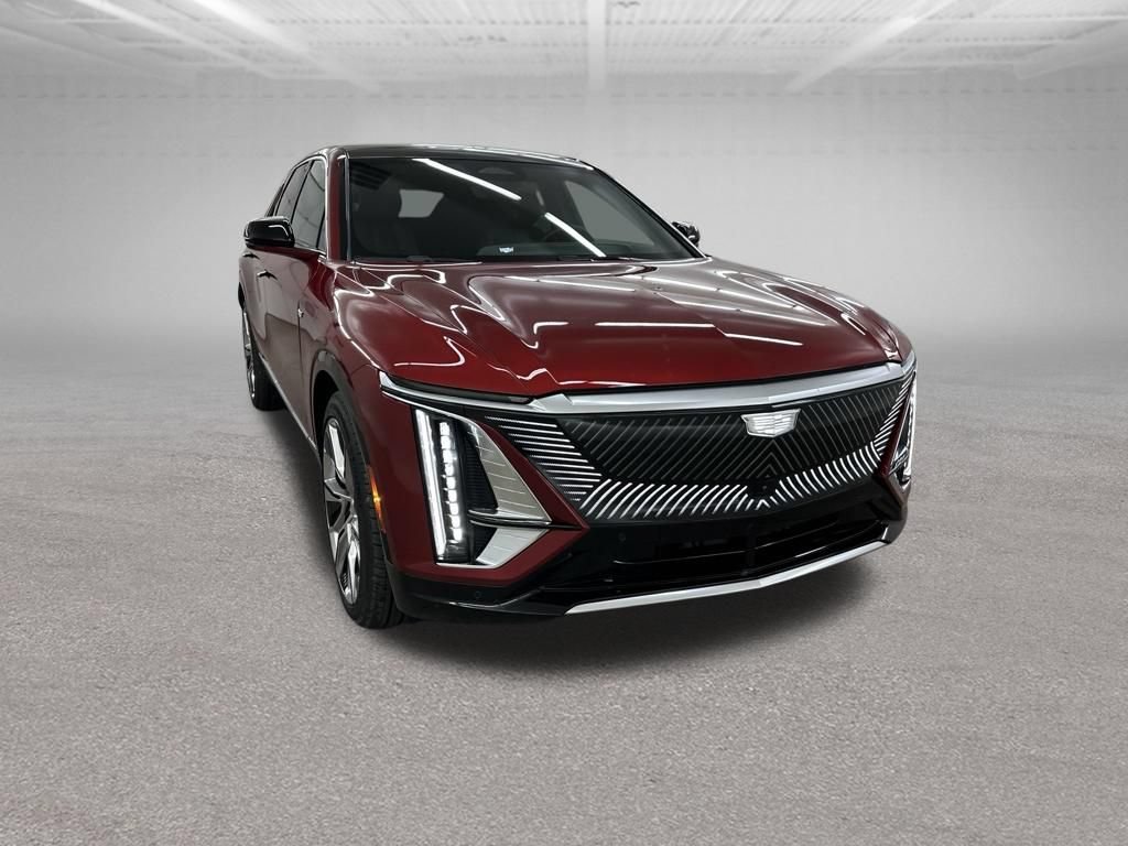 Certified 2025 Cadillac Lyriq Luxury w/ LPO, Floor Liner Package AWD/4WD video 2