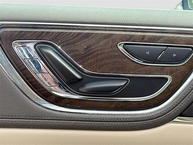 Used 2020 Lincoln Continental AWD image 24