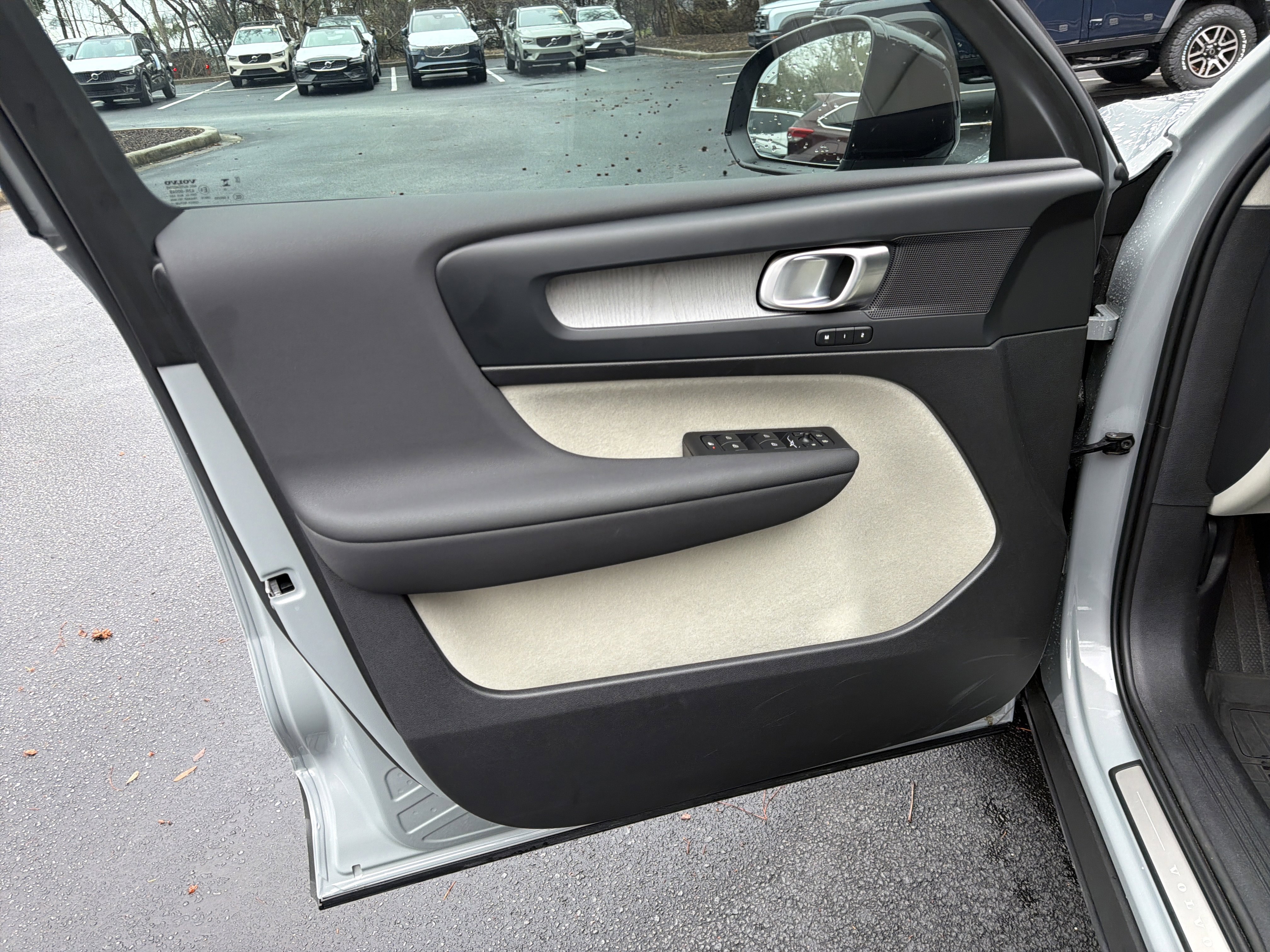 Used 2026 Volvo XC40 B5 Plus w/ Protection Package Premier image 51