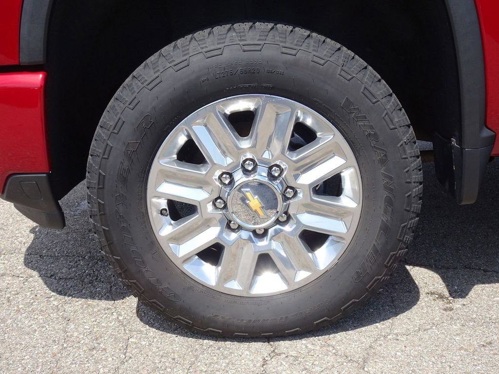 Used 2024 Chevrolet Silverado 2500 High Country w/ Technology Package AWD/4WD image 8