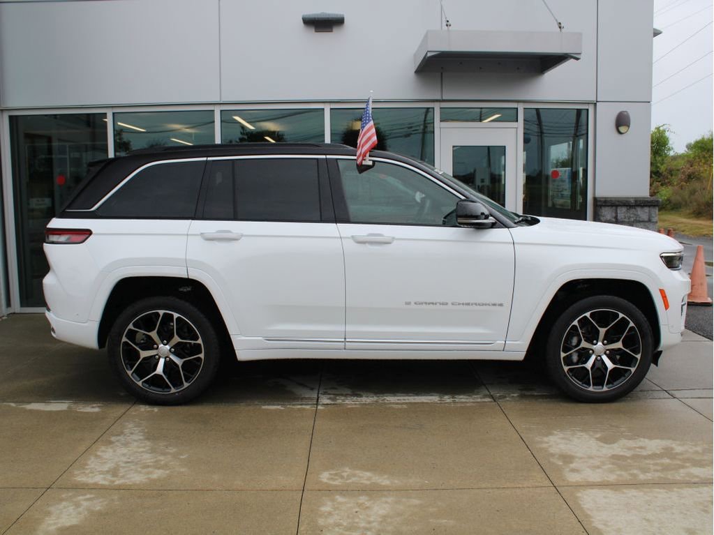 New 2025 Jeep Grand Cherokee Summit image 3