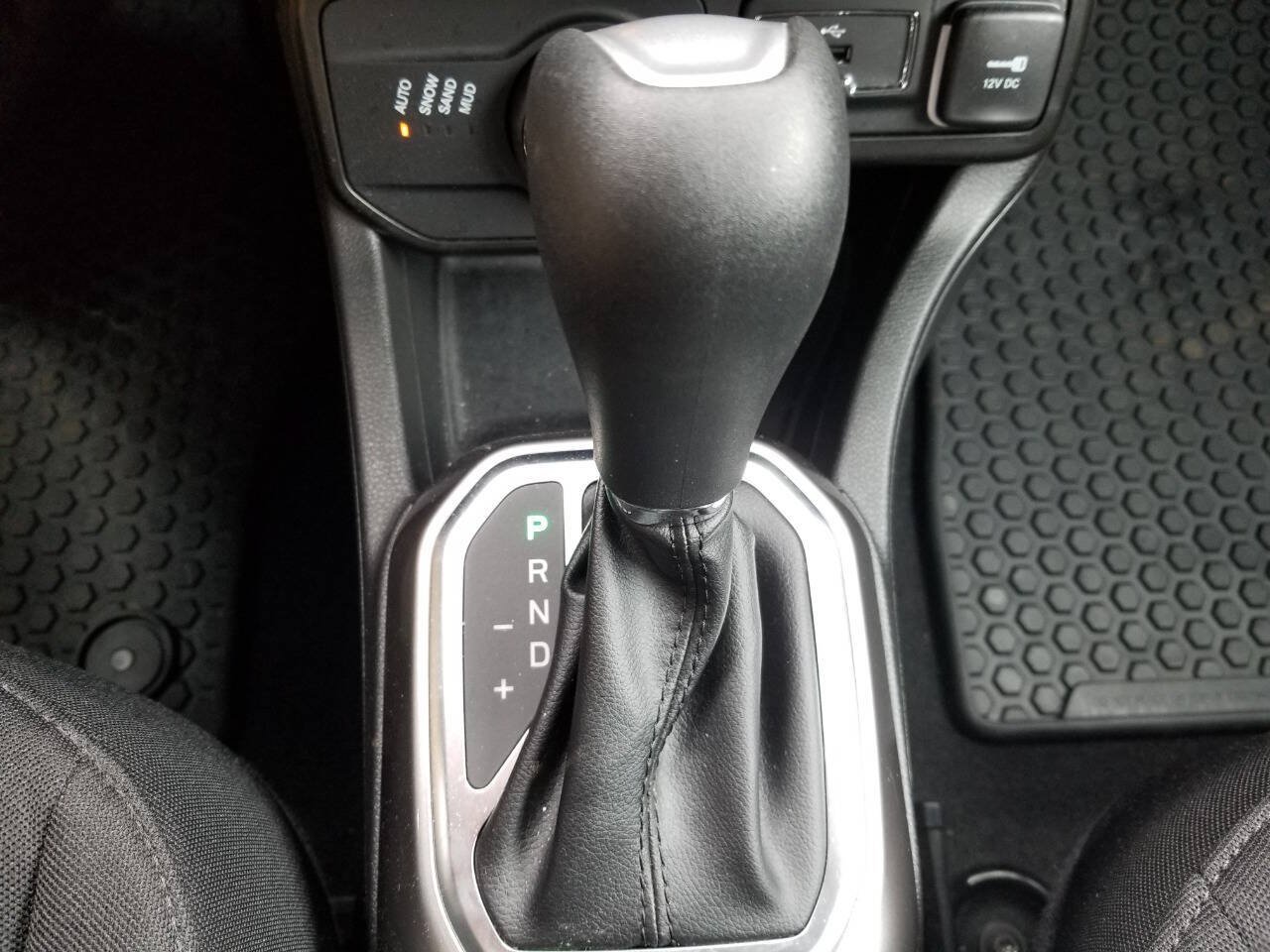 Certified 2022 Jeep Renegade Latitude w/ Convenience Group AWD/4WD image 21