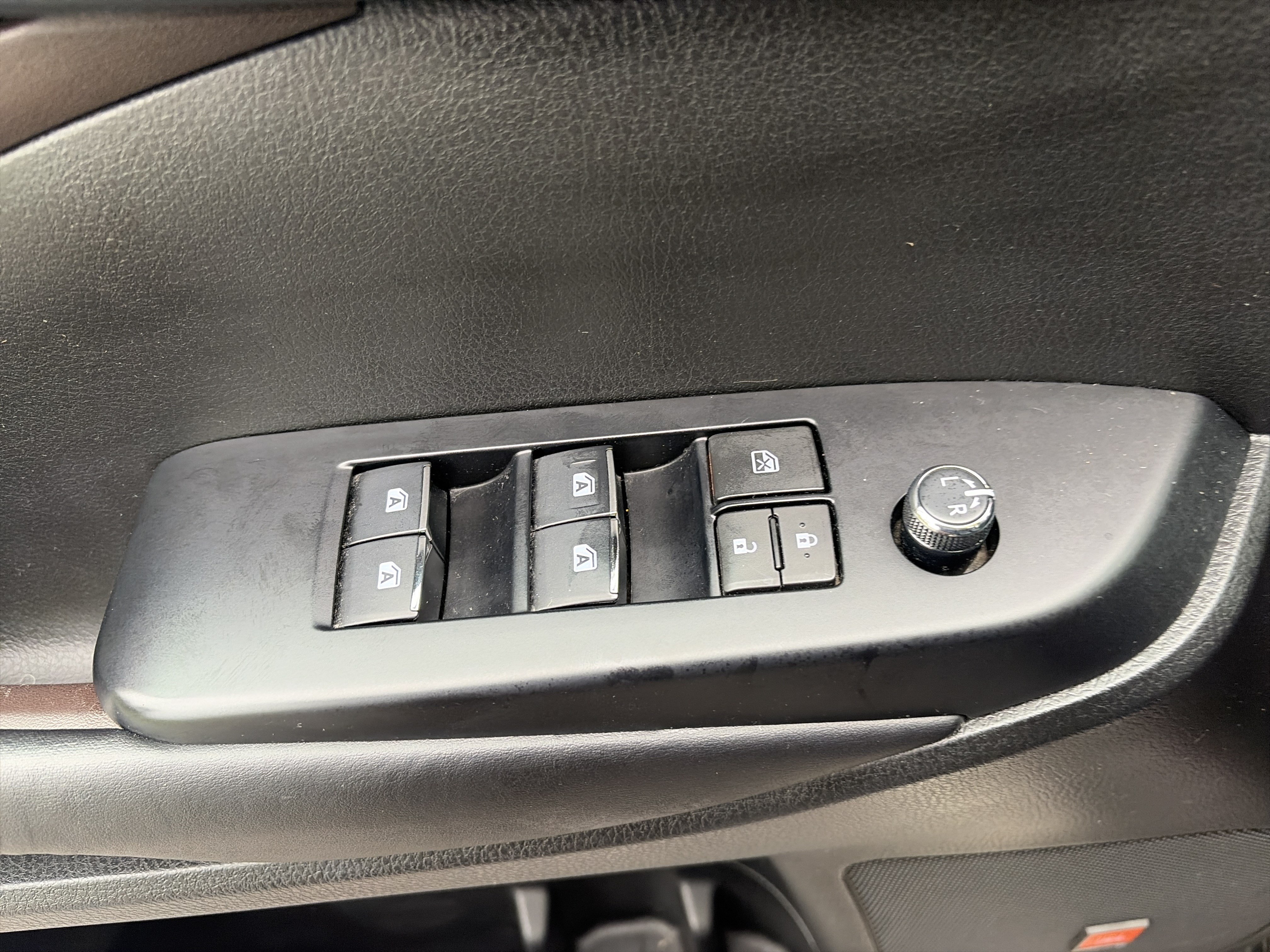 Used 2019 Toyota Highlander Limited AWD/4WD image 18