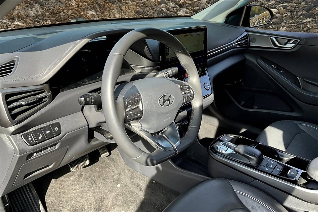 Used 2020 Hyundai Ioniq Limited image 12