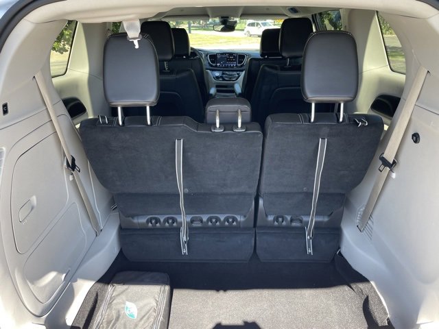 Used 2024 Chrysler Pacifica Select image 41