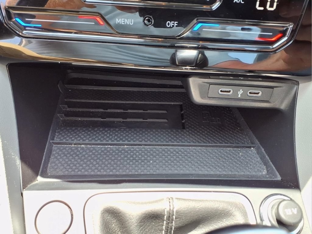 Used 2025 Volkswagen Jetta SE w/ Sunroof Package FWD image 16