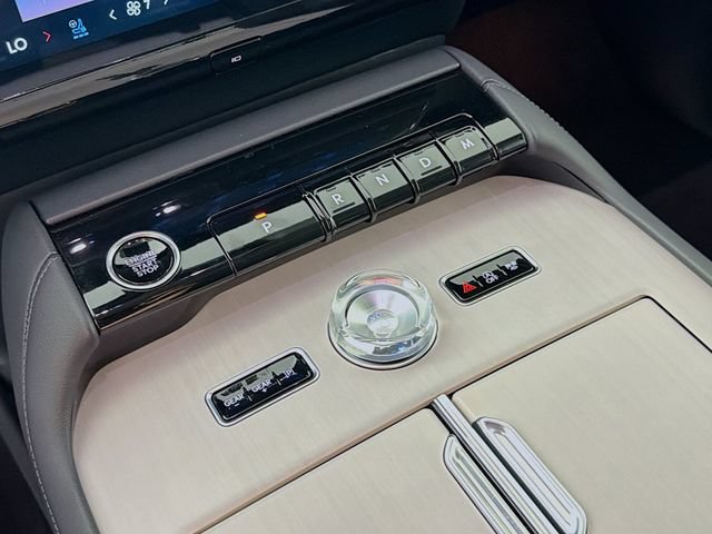 New 2026 Lincoln Navigator Premiere AWD/4WD image 17