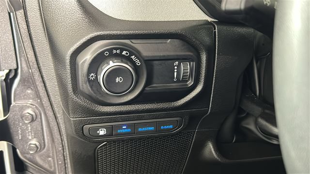 Used 2024 Jeep Wrangler Unlimited w/ Convenience Group AWD/4WD image 18