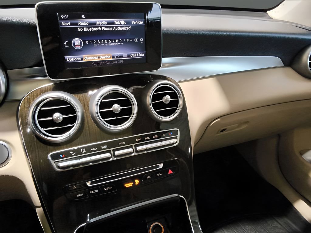 Used 2019 Mercedes-Benz GLC 300 4MATIC w/ Premium Package image 24