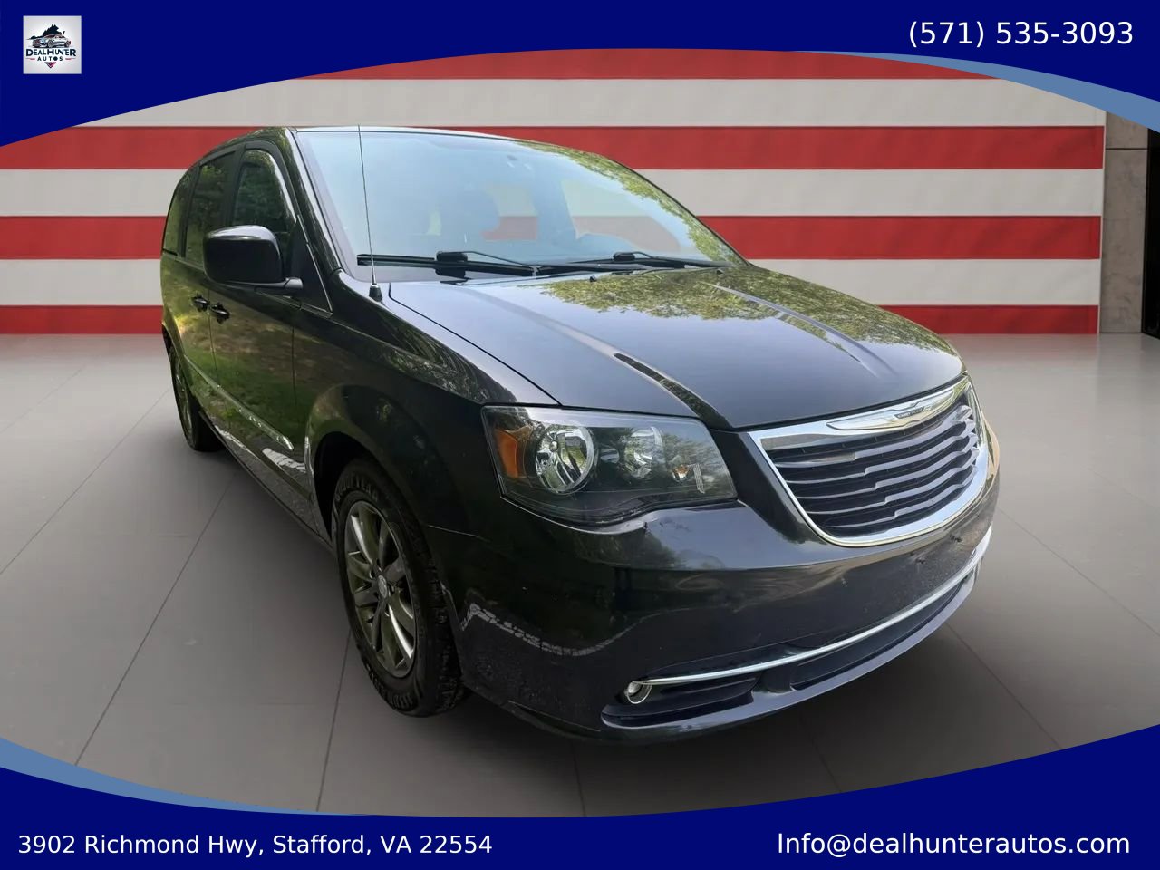 Used 2015 Chrysler Town & Country S FWD image 3