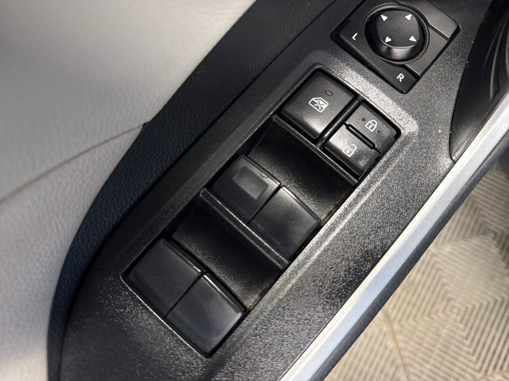 Used 2020 Toyota RAV4 XLE FWD image 17