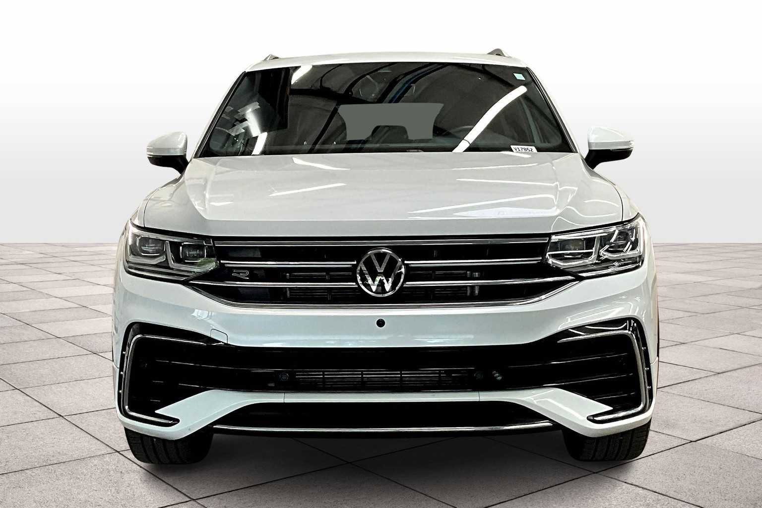 Used 2022 Volkswagen Tiguan SEL R-Line image 3