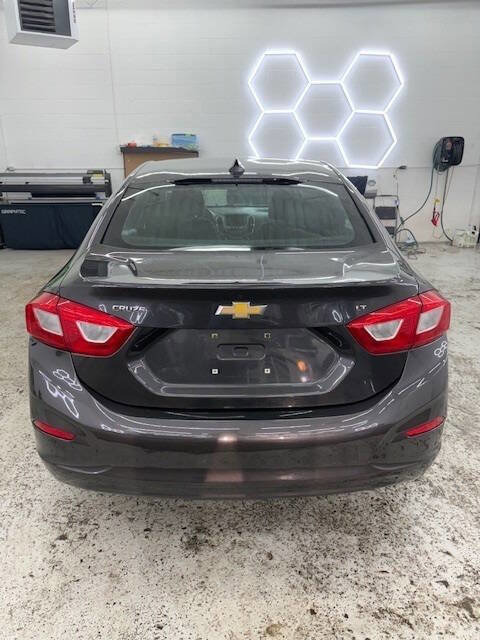 Used 2017 Chevrolet Cruze LT image 5