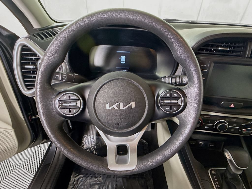 Used 2023 Kia Soul LX w/ LX Technology Package FWD image 18