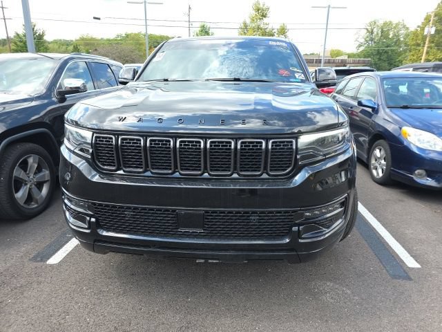 Used 2025 Jeep Wagoneer L Series II w/ Premium Group I AWD/4WD image 2