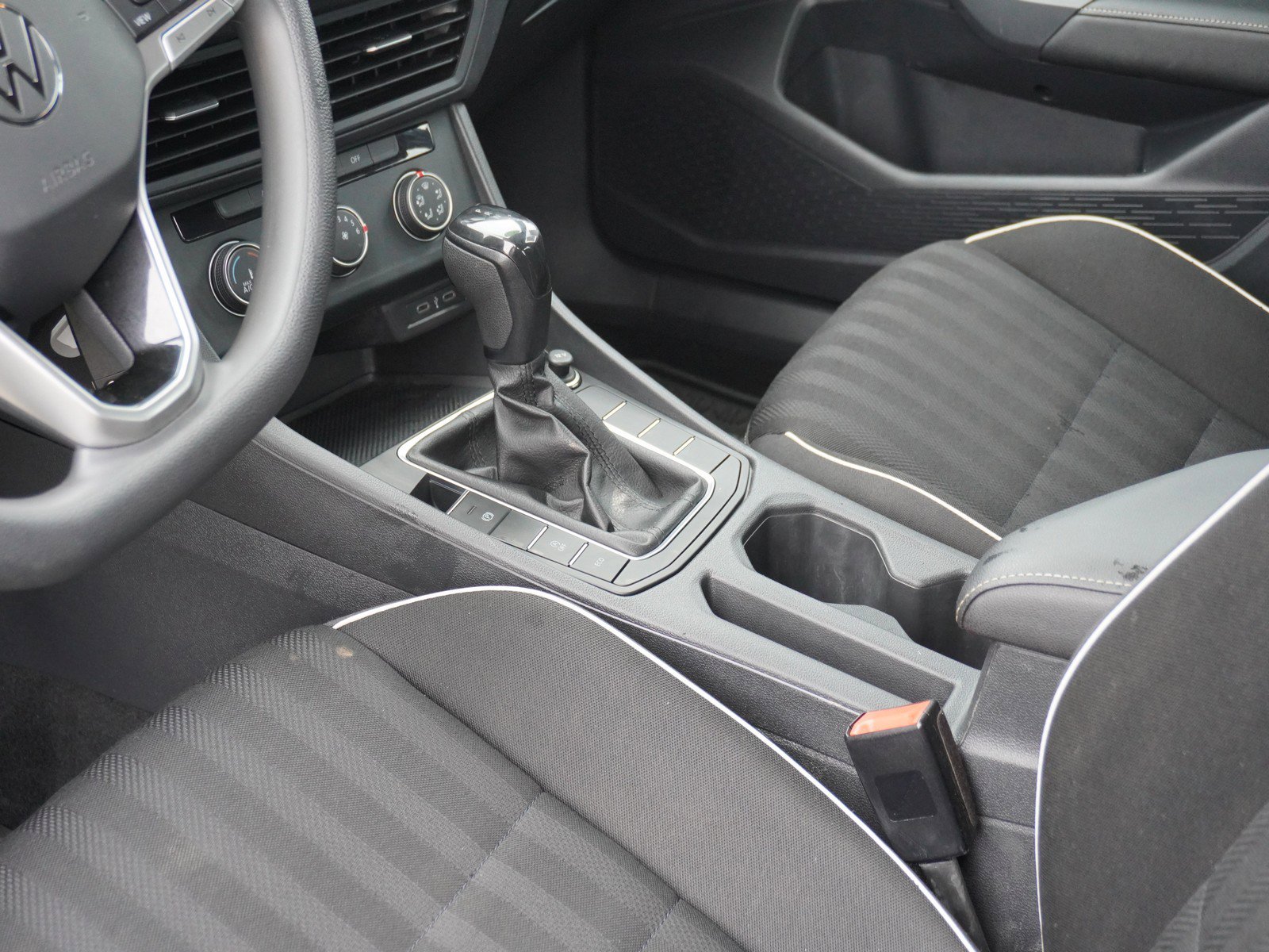 Used 2023 Volkswagen Jetta Sport image 17