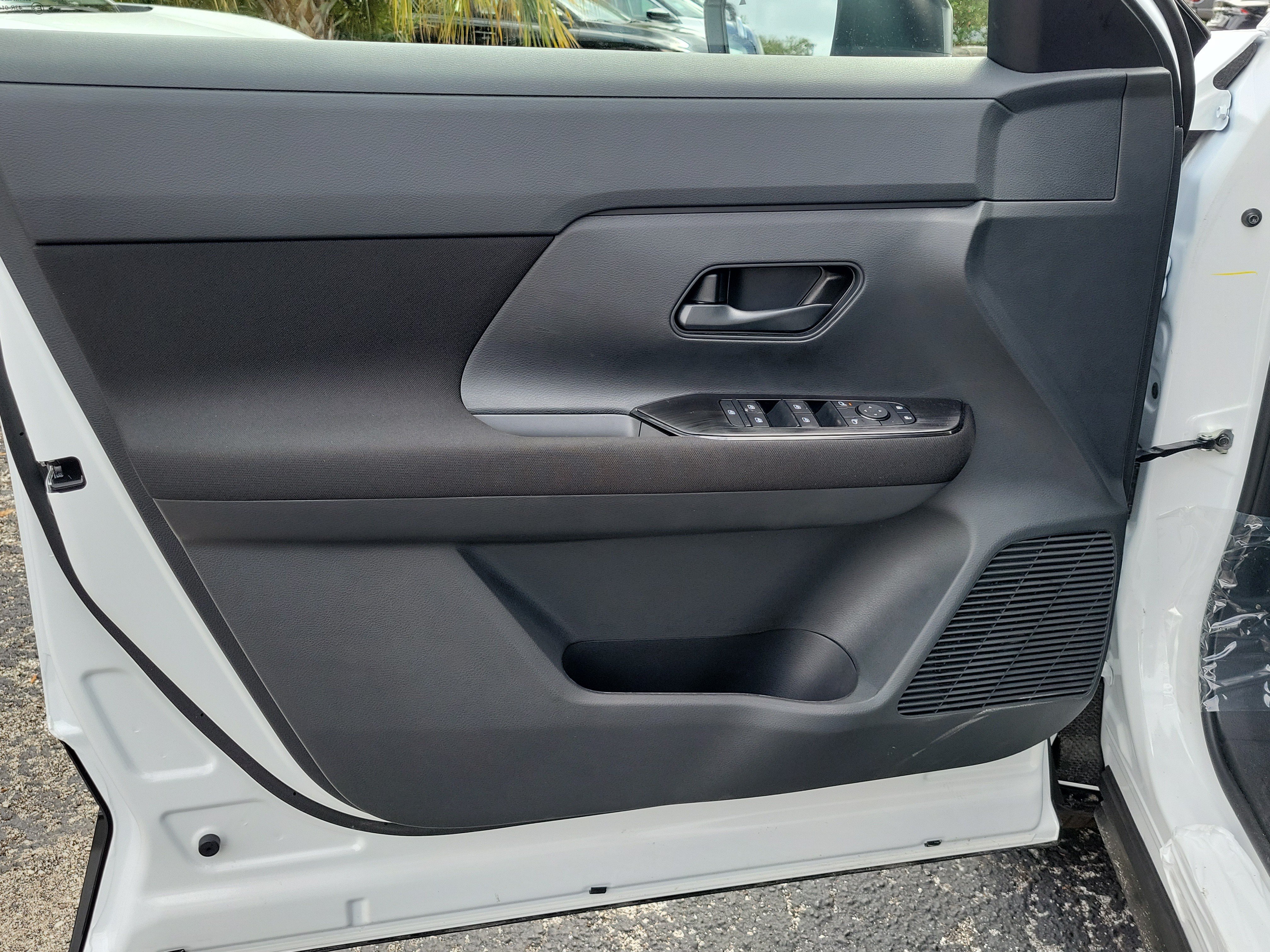 New 2027 Nissan Kicks S FWD image 9