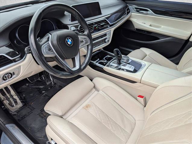 Used 2019 BMW 750i w/ M Sport Package RWD image 10