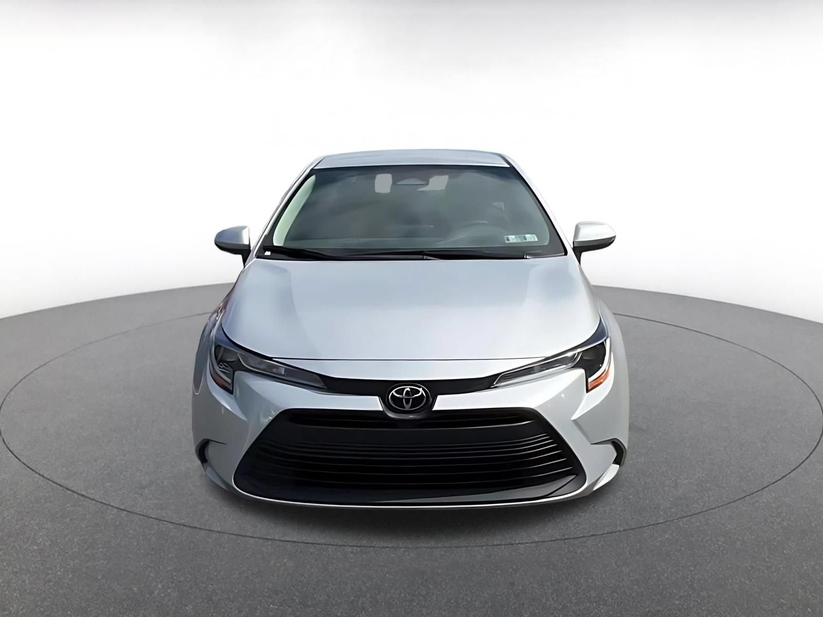 Used 2025 Toyota Corolla LE FWD image 5