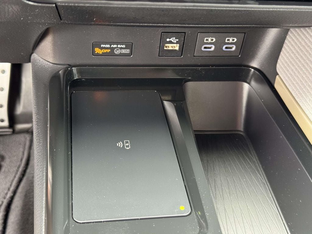Used 2025 Toyota Camry SE FWD image 8