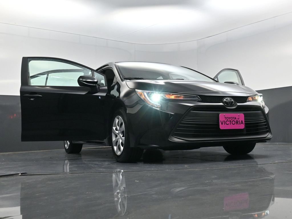 Used 2025 Toyota Corolla LE image 26