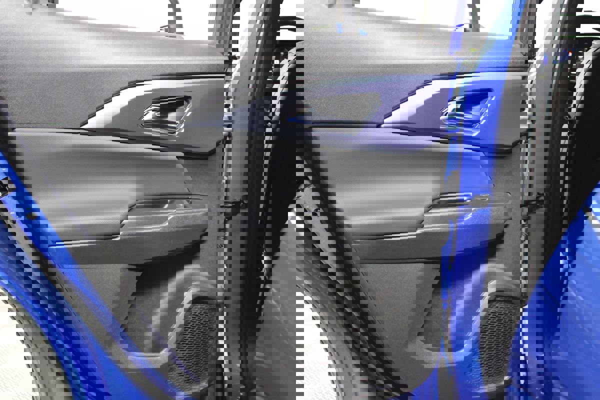 Used 2024 Chevrolet Equinox EV LT image 23