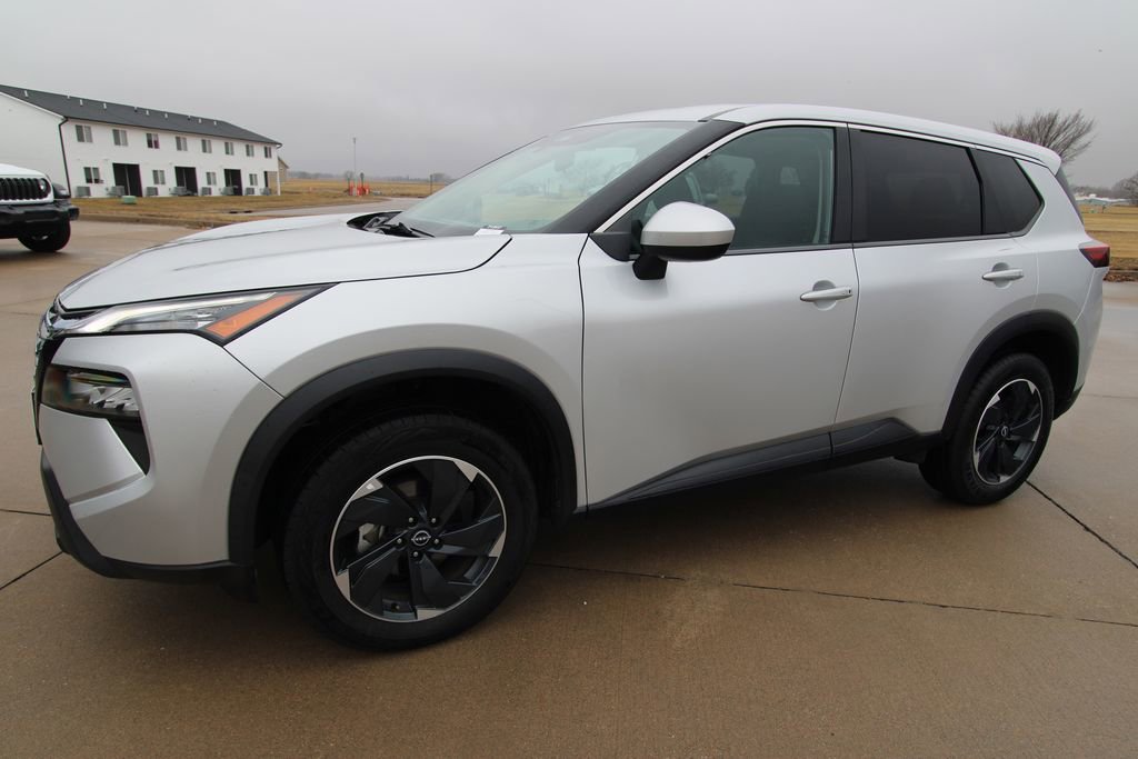 Used 2024 Nissan Rogue SV image 16