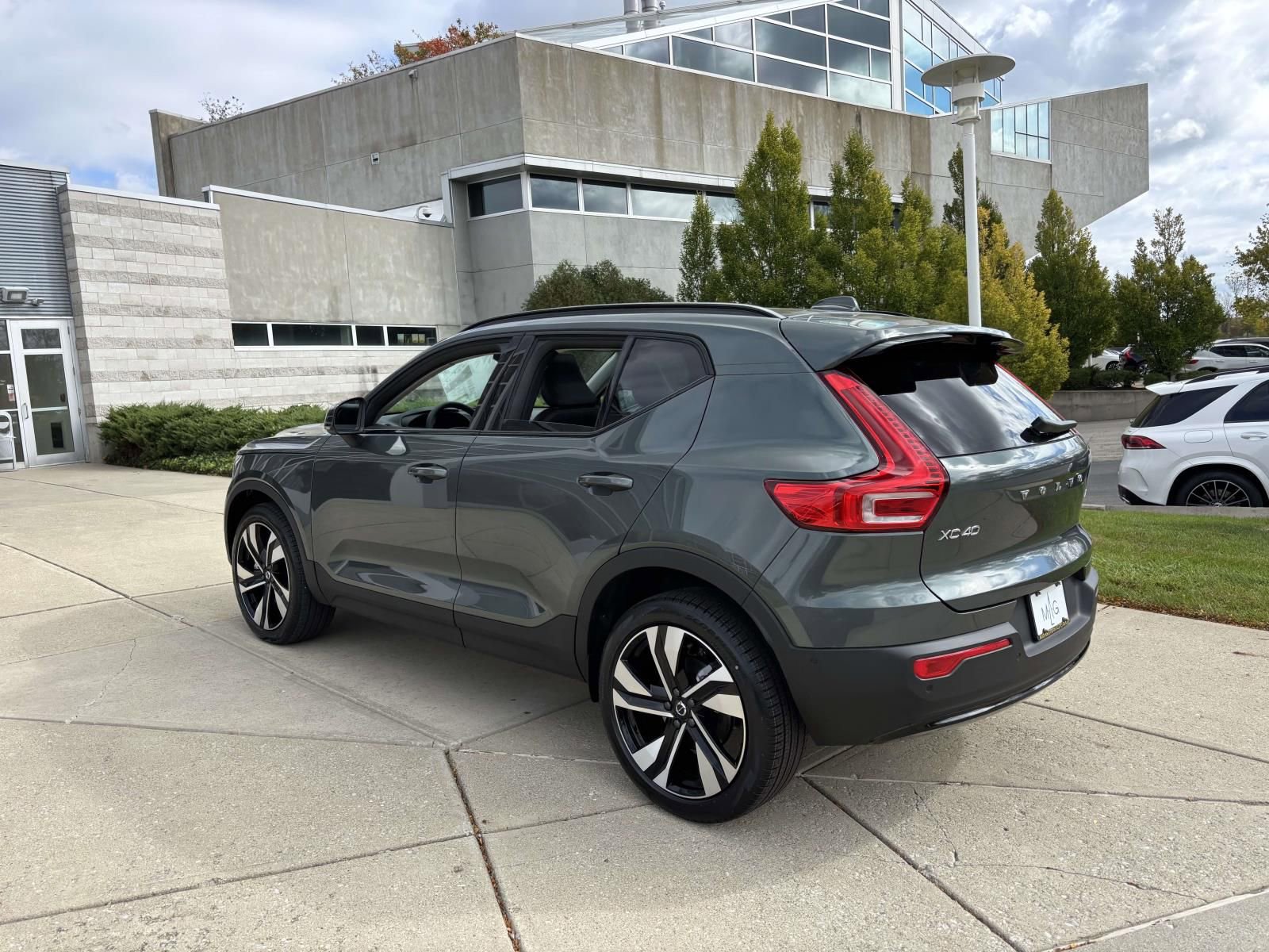 New 2026 Volvo XC40 B5 Ultra w/ Protection Package Premier AWD/4WD image 5