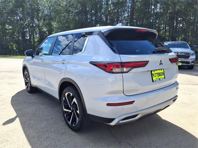 Used 2024 Mitsubishi Outlander SE image 4