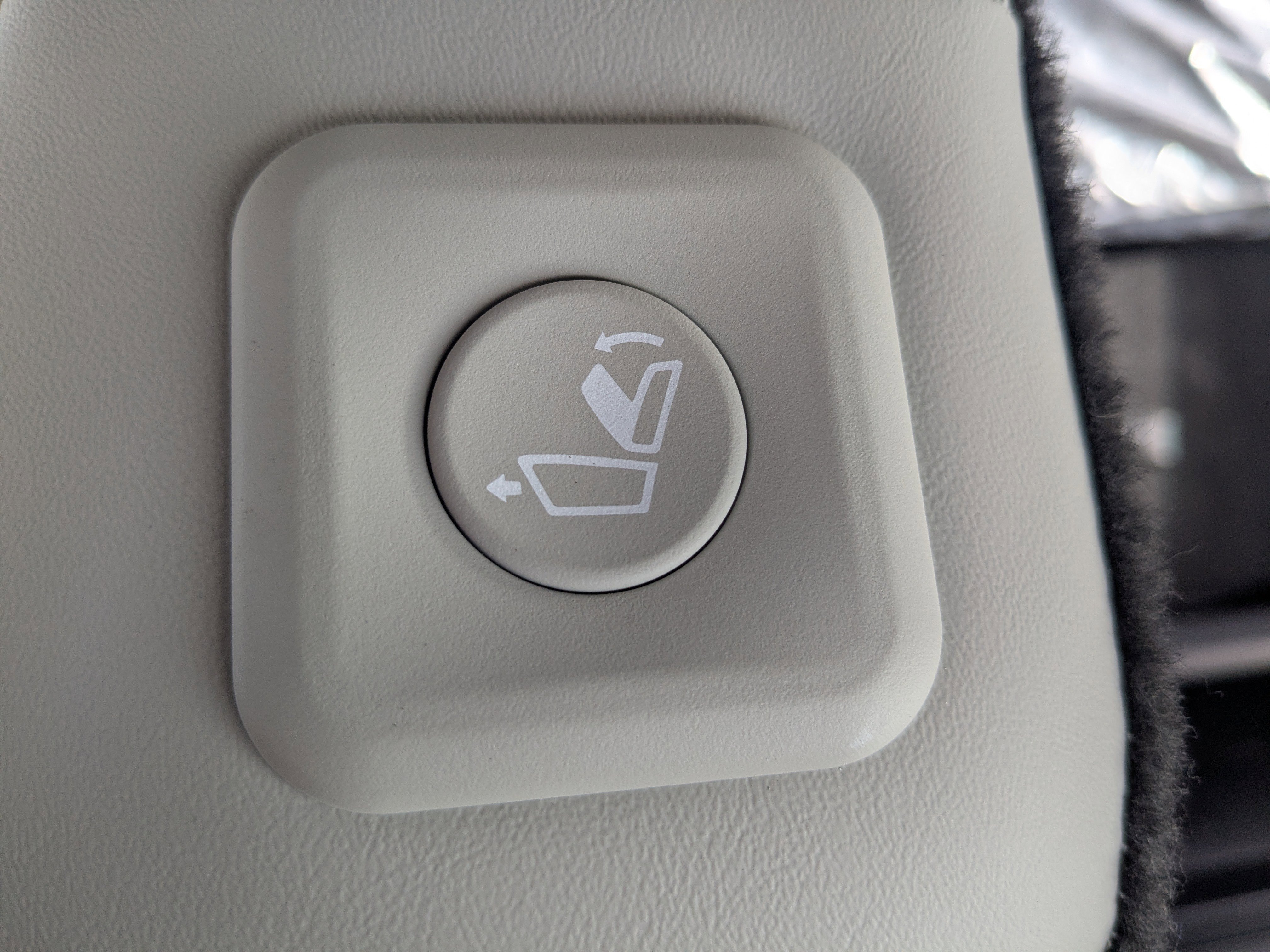 Certified 2025 Kia Sorento S w/ Panoramic Sunroof Package image 19