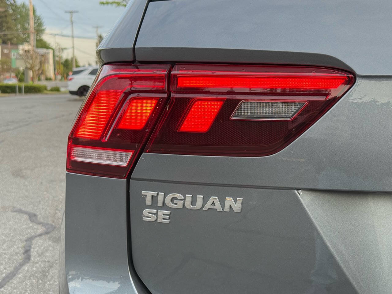Used 2020 Volkswagen Tiguan SE R-Line w/ 3rd Row Seat Package AWD/4WD image 30