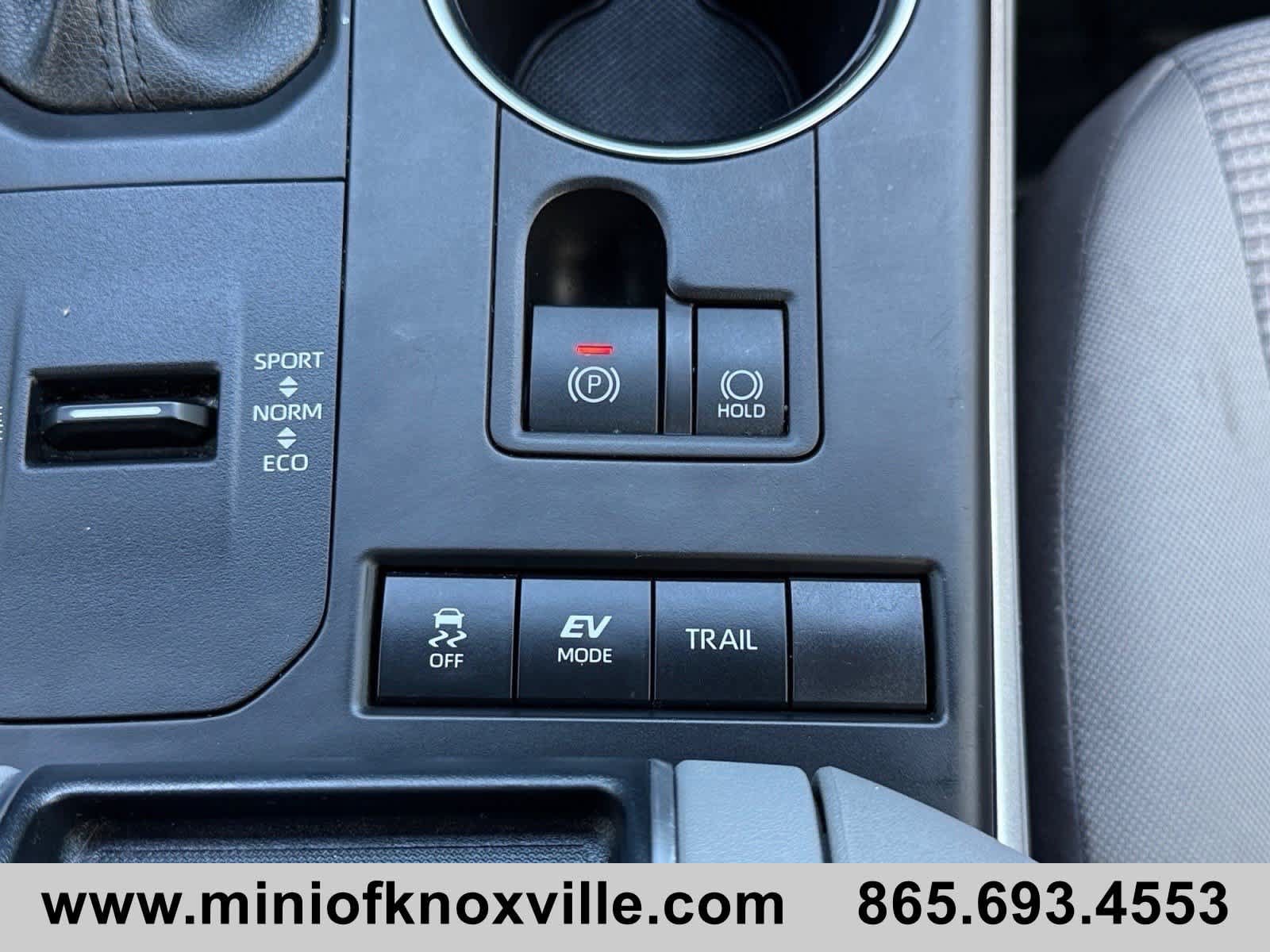 Used 2022 Toyota Highlander LE AWD/4WD image 25