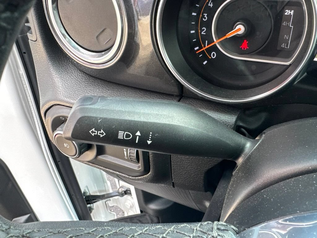 Used 2023 Jeep Wrangler Unlimited Sahara AWD/4WD image 39