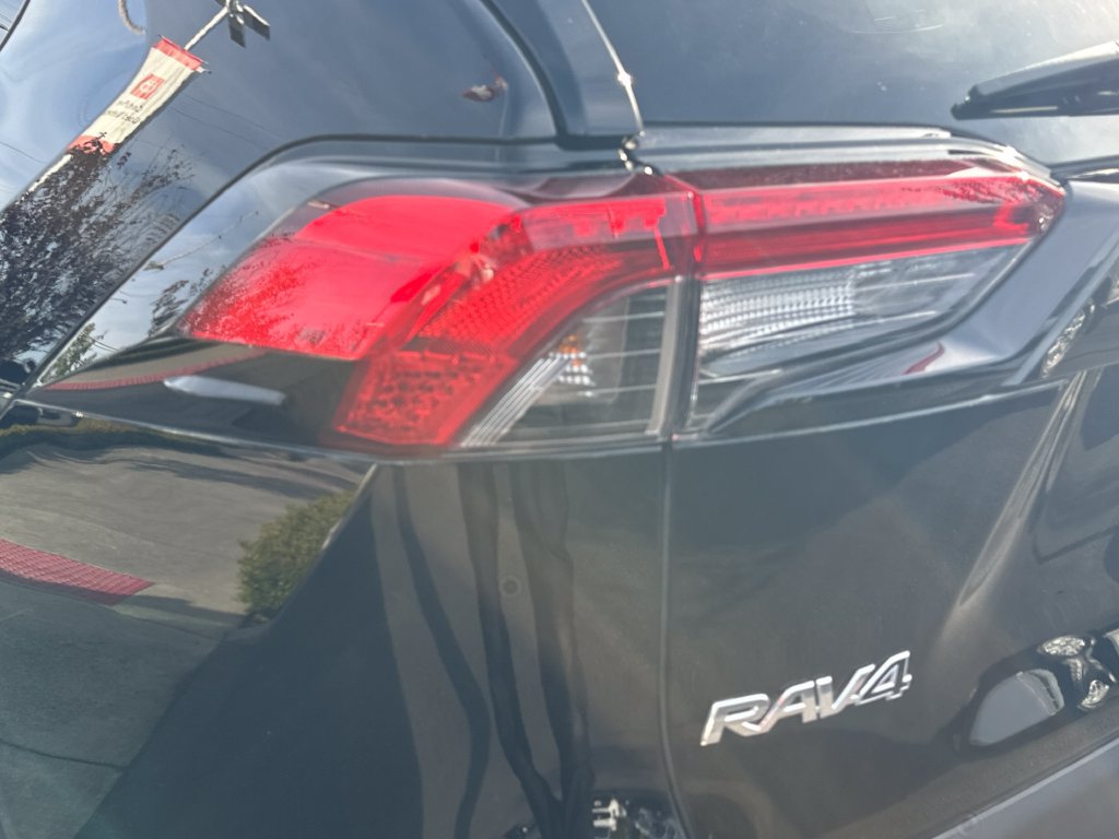 Used 2021 Toyota RAV4 XLE w/ Convenience Package AWD/4WD image 10