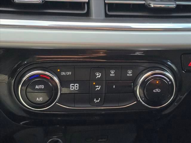 Certified 2025 Chevrolet Trax LT image 28