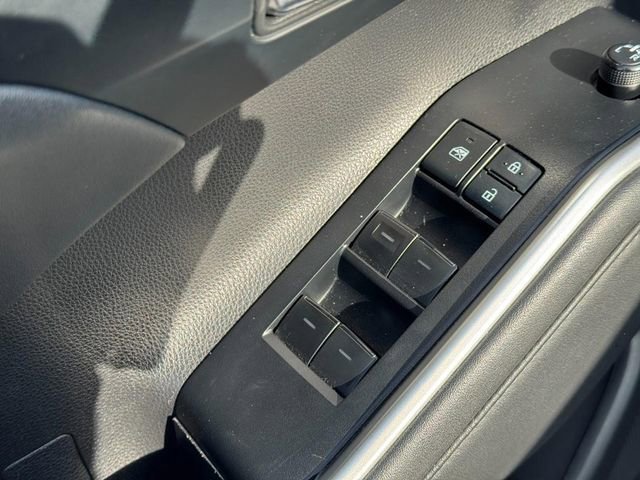 Used 2022 Toyota Highlander XLE image 30