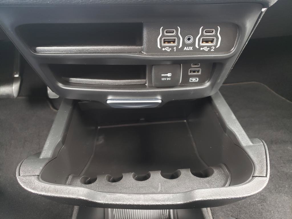 Used 2022 Chrysler Pacifica Touring image 17