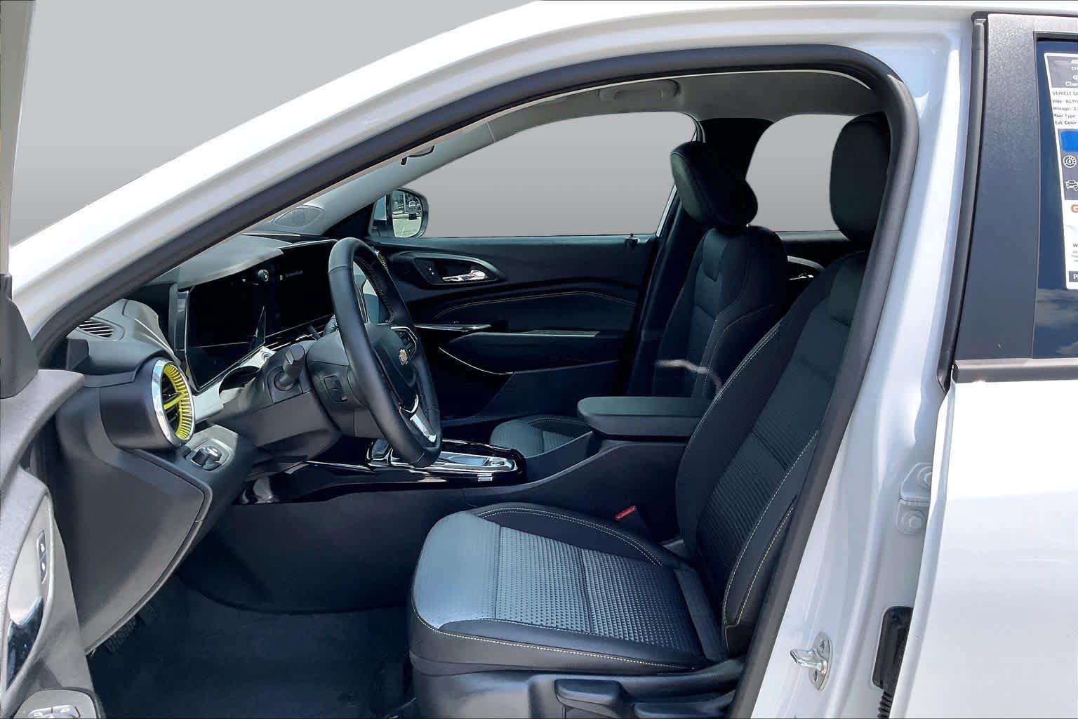 Used 2026 Chevrolet Trax LT w/ Driver Confidence Package FWD image 8