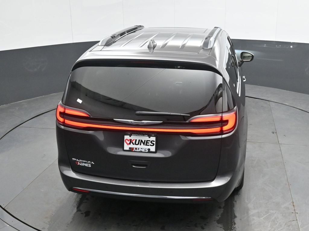 Used 2021 Chrysler Pacifica Touring-L w/ Uconnect Theater Family Group FWD image 30