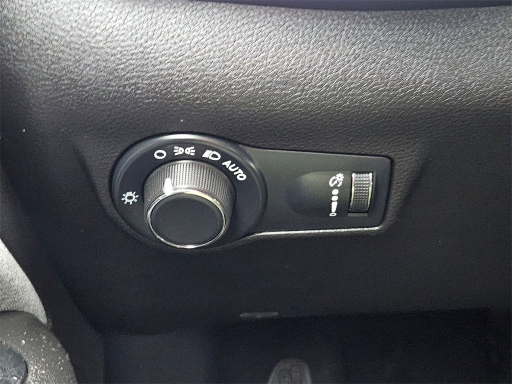 Certified 2025 Jeep Compass Sport image 20