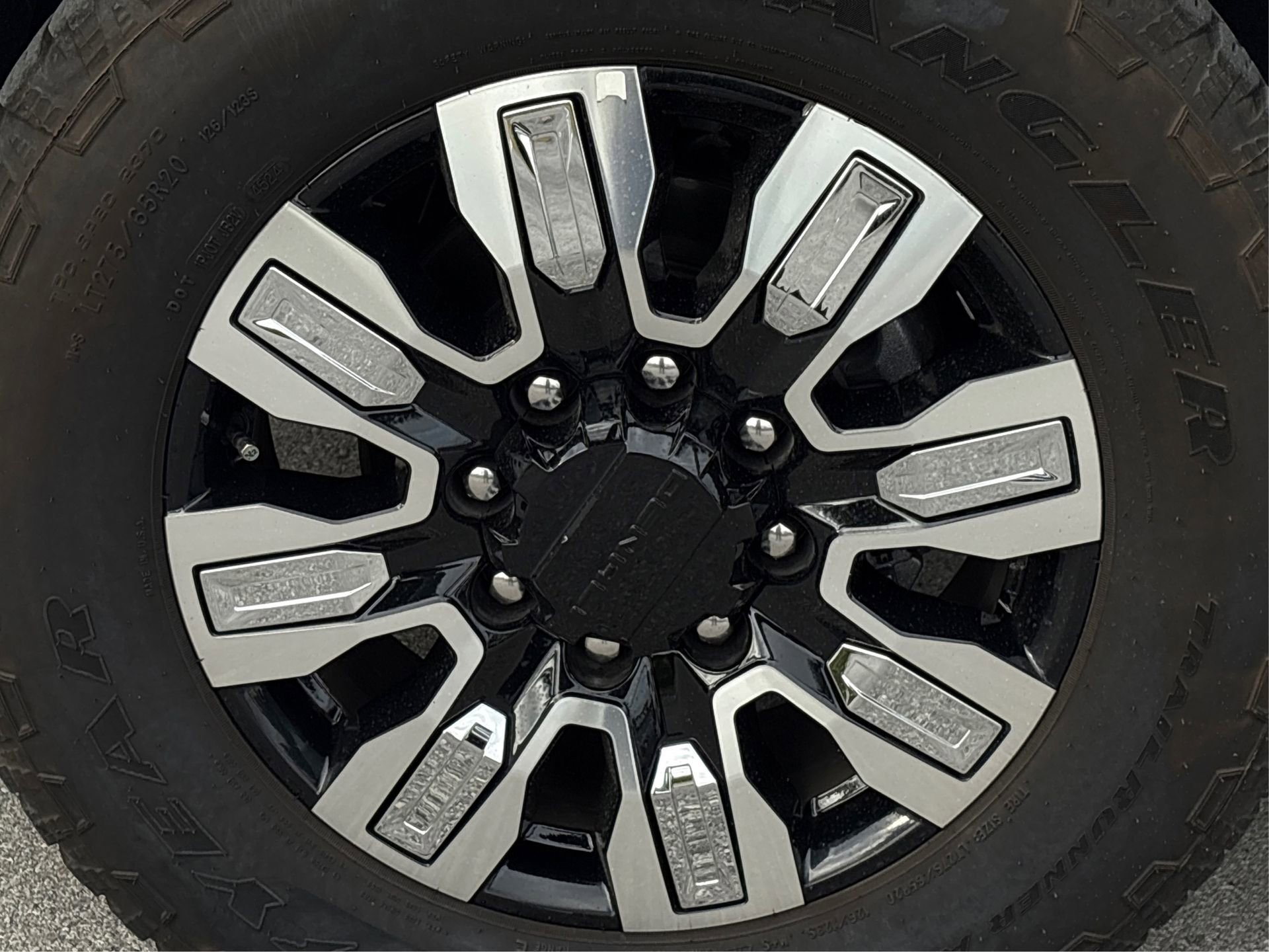 Used 2025 GMC Sierra 3500 Denali image 13