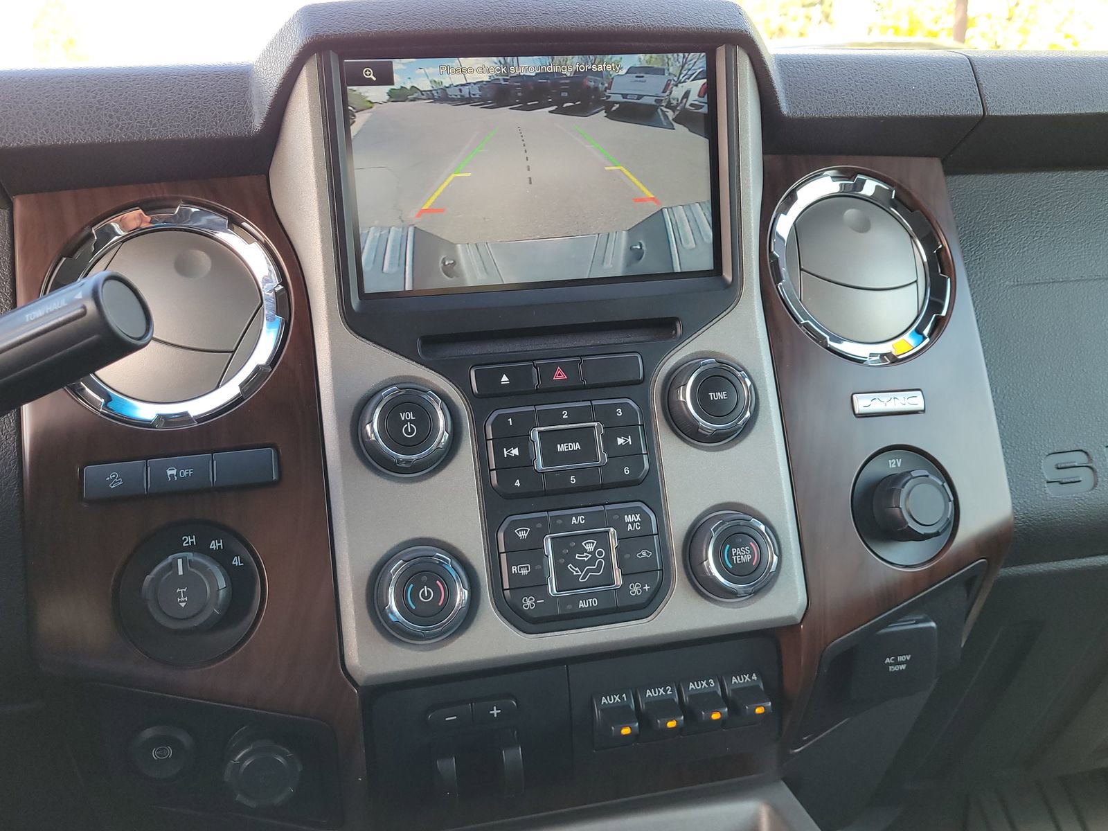 Used 2016 Ford F250 Lariat w/ Lariat Ultimate Package AWD/4WD image 18