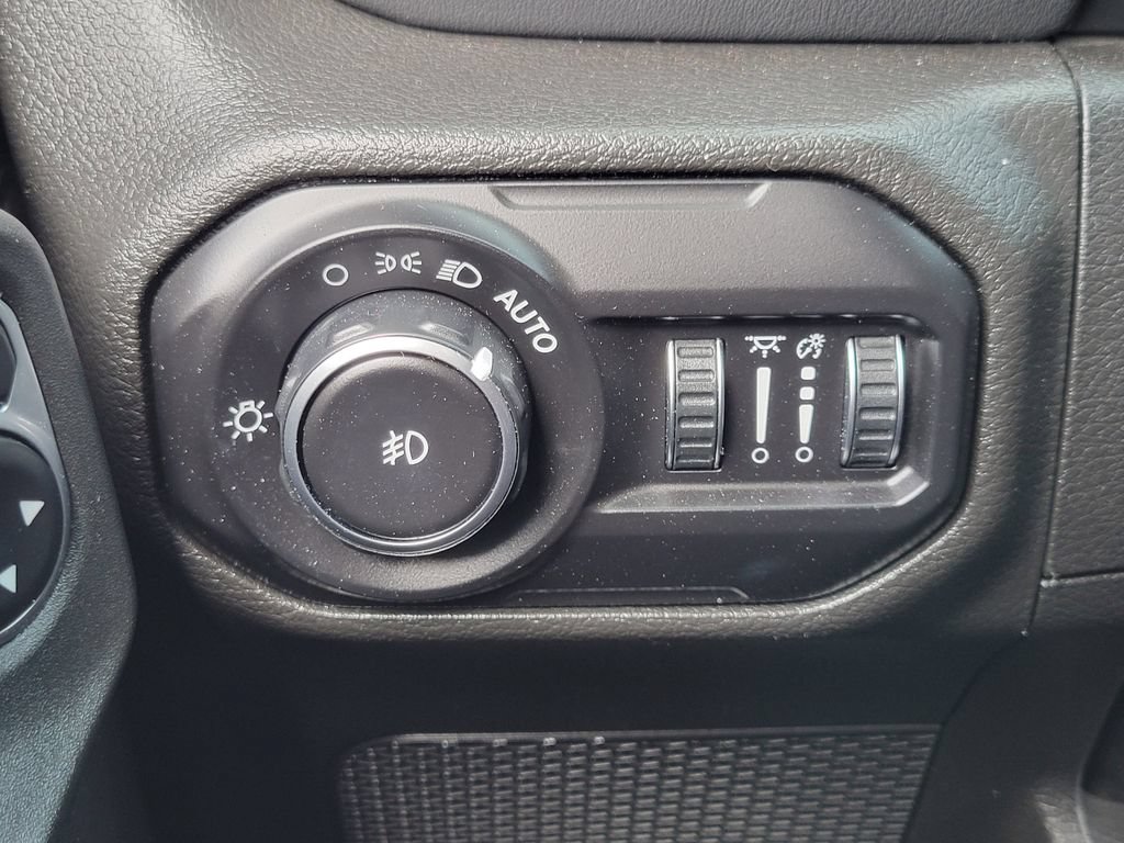 Used 2022 Jeep Wrangler Unlimited Sahara w/ Cold Weather Group AWD/4WD image 13