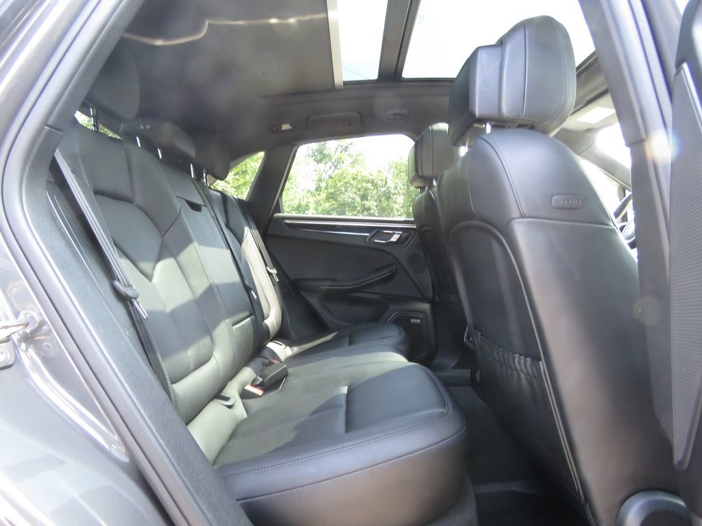 Used 2017 Porsche Macan AWD/4WD image 16