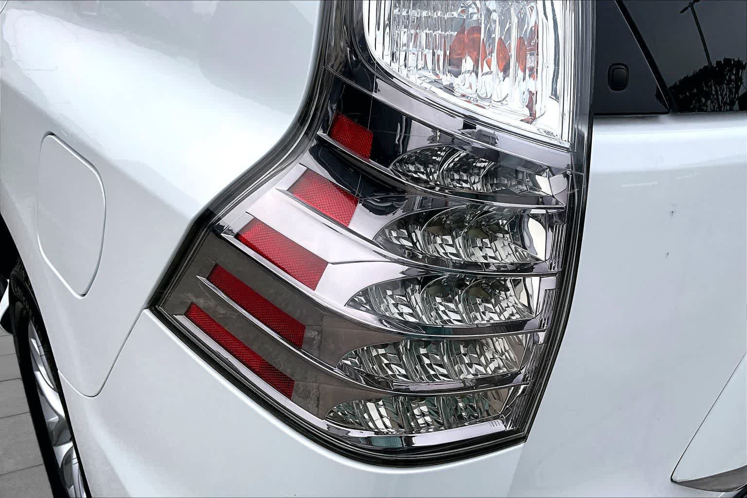 Used 2015 Lexus GX 460 w/ Premium Package AWD/4WD image 27