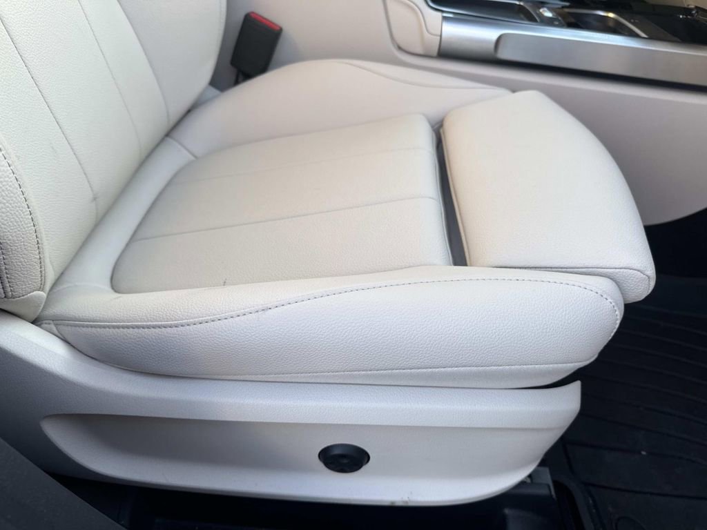 Used 2025 Mercedes-Benz GLB 250 image 12