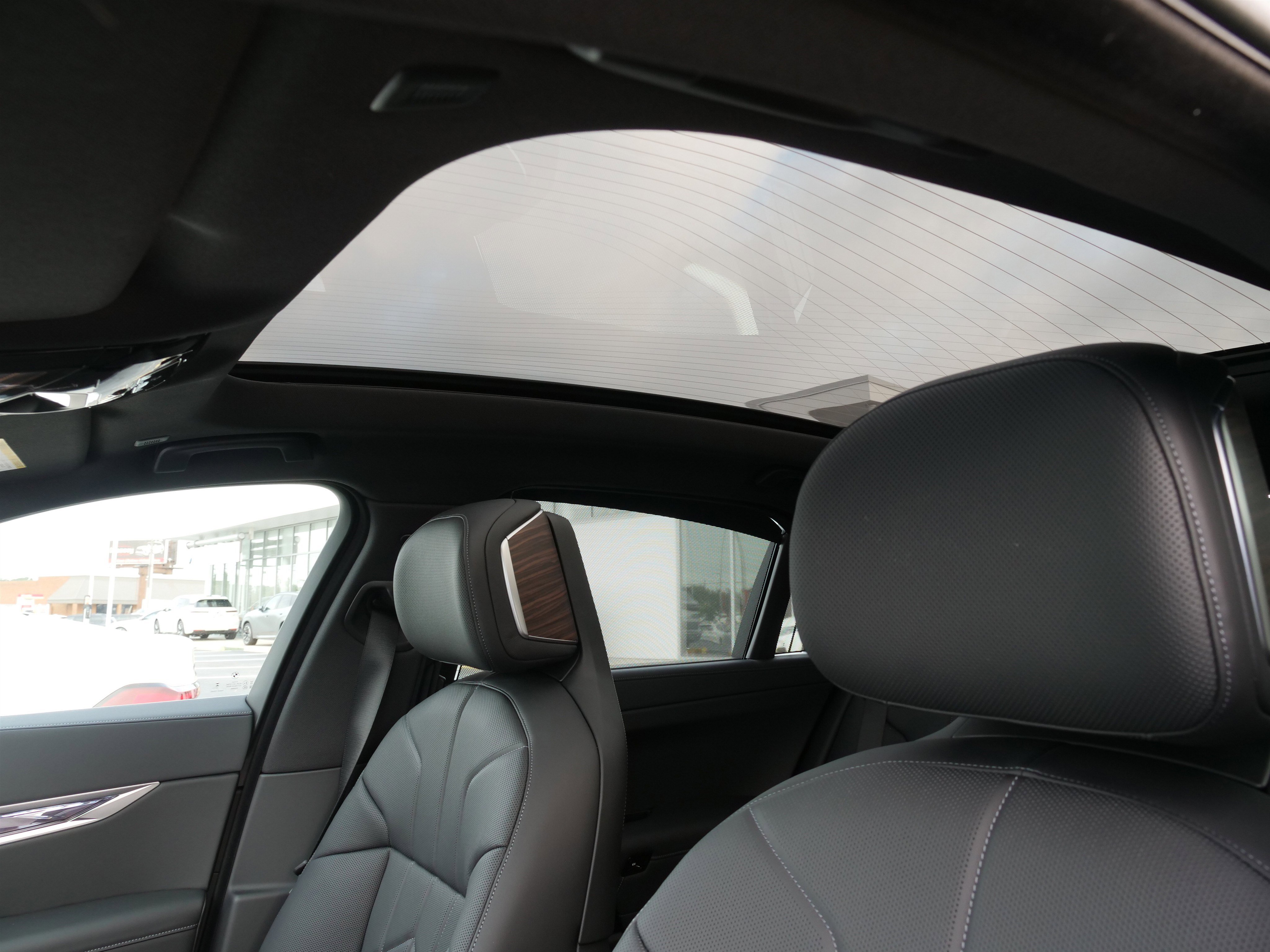 New 2025 BMW 740i w/ Premium Package image 19