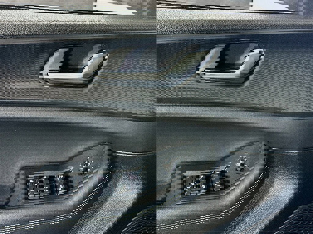 Used 2024 Jeep Grand Cherokee L Laredo w/ Luxury Tech Group I image 11